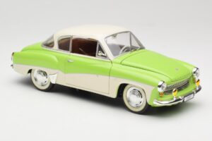 Wartburg 313 Pastel Green over Beige Revell 1:18 9018 Diecast — photo 6 of 8