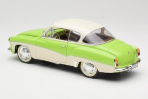 Wartburg 313 Pastel Green over Beige Revell 1:18 9018 Diecast — photo 7 of 8