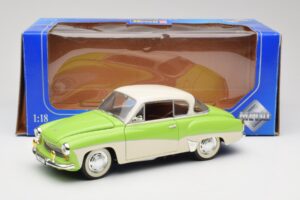 Wartburg 313 Pastel Green over Beige Revell 1:18 9018 Diecast — photo 8 of 8