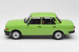 Wartburg 353 Green MCG 1:18 MCG18062 Diecast — photo 3 of 6