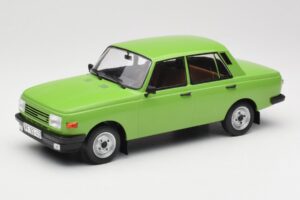 Wartburg 353 Green MCG 1:18 MCG18062 Diecast
