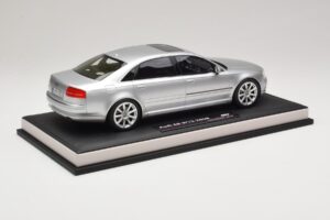 Audi A8 D3 W12 Ice Silver Metallic MotorHelix 1:18 MH030ISM Resin — photo 3 of 7