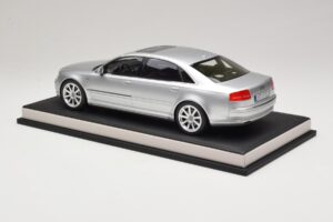 Audi A8 D3 W12 Ice Silver Metallic MotorHelix 1:18 MH030ISM Resin — photo 5 of 7