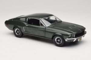 Ford Mustang GT Bullitt with Steve McQueen Figure Greenlight 1:18 12885 Diecast — photo 6 of 8