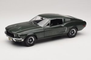 Ford Mustang GT Bullitt with Steve McQueen Figure Greenlight 1:18 12885 Diecast