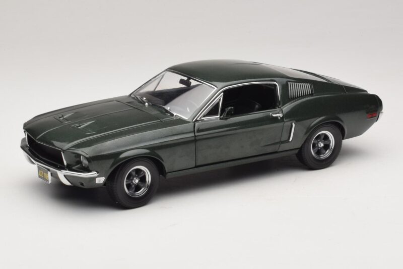 Ford Mustang GT Bullitt with Steve McQueen Figure Greenlight 1:18 12885 Diecast
