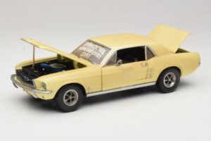 Ford Mustang Coupe Yellow The Walking Dead Greenlight 1:18 12958 Diecast — photo 2 of 8