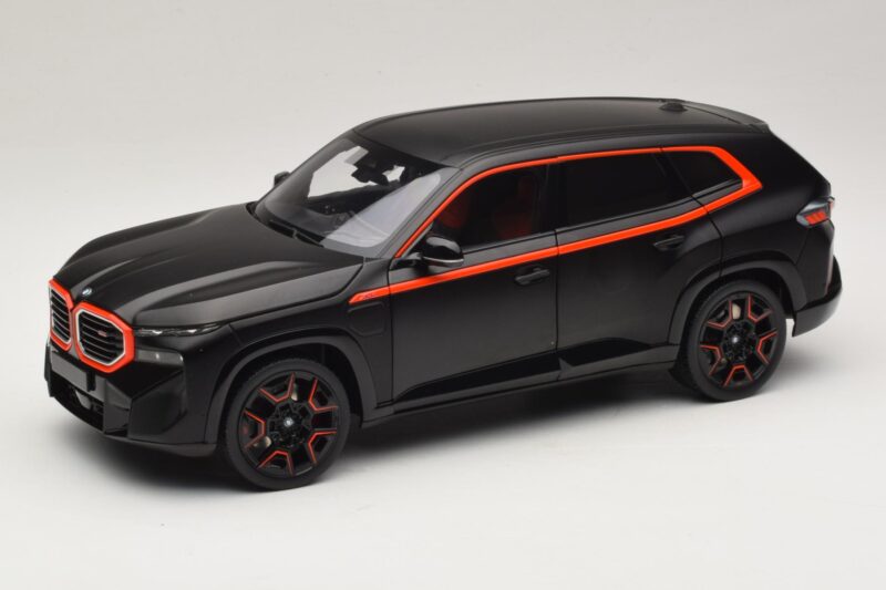 BMW XM G09 Matt Black Minichamps 1:18 110023301 Diecast