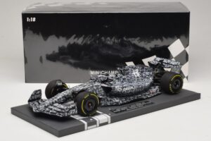 Alfa Romeo Orlen C42 R. Kubica Testing Barcelona 2022 Minichamps 1:18 117229988 Resin — photo 7 of 7