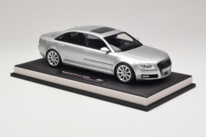 Audi A8 D3 W12 Ice Silver Metallic MotorHelix 1:18 MH030ISM Resin — photo 4 of 7