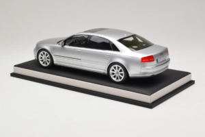 Audi A8 D3 W12 Ice Silver Metallic MotorHelix 1:18 MH030ISM Resin — photo 5 of 7