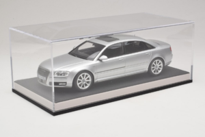 Audi A8 D3 W12 Ice Silver Metallic MotorHelix 1:18 MH030ISM Resin — photo 6 of 7