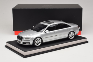 Audi A8 D3 W12 Ice Silver Metallic MotorHelix 1:18 MH030ISM Resin — photo 7 of 7