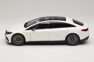 Mercedes EQS V297 Manufaktur Opalite White NZG 1:18 B66961049 Diecast — photo 4 of 8