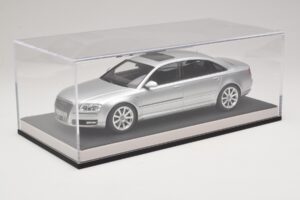 Audi A8 D3 W12 Ice Silver Metallic MotorHelix 1:18 MH030ISM Resin — photo 6 of 7