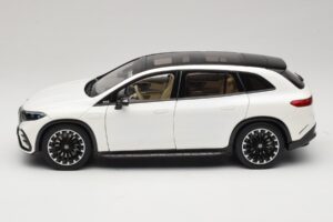 Mercedes EQS SUV X296 Manufaktur Diamond White NZG 1:18 B66960590 Diecast — photo 4 of 8