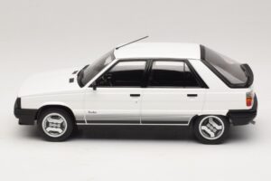Renault 11 Turbo White MCG 1:18 MCG18589 Diecast — photo 3 of 6