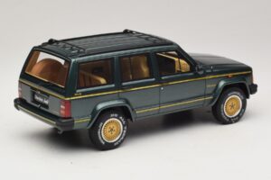 Jeep Cherokee XJ Limited Hunter Green Otto 1:18 OT1204 Resin — photo 2 of 6
