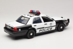 Ford Crown Victoria Police Interceptor The Hangover Movie Greenlight 1:18 12911 Diecast — photo 2 of 6