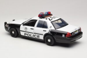 Ford Crown Victoria Police Interceptor The Hangover Movie Greenlight 1:18 12911 Diecast — photo 5 of 6