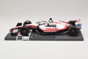 Haas VF-22 K. Magnussen Pole Position Brazilian GP 2022 Minichamps 1:18 117222120 Resin — photo 3 of 7