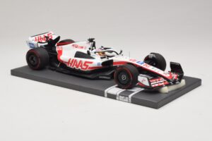 Haas VF-22 K. Magnussen Pole Position Brazilian GP 2022 Minichamps 1:18 117222120 Resin — photo 4 of 7
