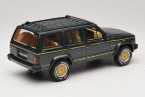 Jeep Cherokee XJ Limited Dark Hunter Green Otto 1:18 OT1340 Resin — photo 2 of 6
