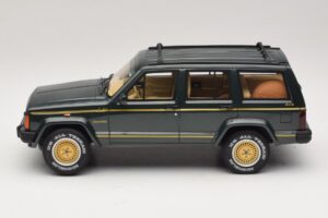 Jeep Cherokee XJ Limited Dark Hunter Green Otto 1:18 OT1340 Resin — photo 3 of 6