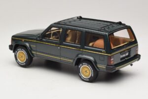 Jeep Cherokee XJ Limited Dark Hunter Green Otto 1:18 OT1340 Resin — photo 5 of 6