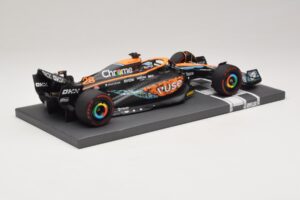 McLaren MCL36 O. Piastri Abu Dhabi Test 2022 Minichamps 1:18 537221828 Resin — photo 2 of 7