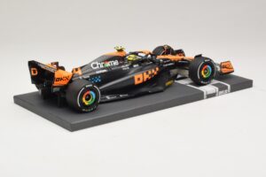 McLaren MCL60 #4 L. Norris 2nd Place Japanese GP 2023 Minichamps 1:18 537233504 Resin — photo 2 of 7
