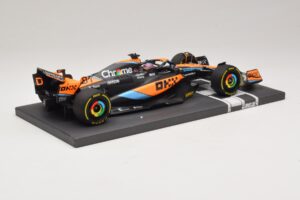 McLaren MCL60 #81 O. Piastri Hungarian GP 2023 Minichamps 1:18 537233081 Resin — photo 2 of 7