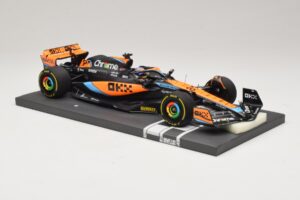McLaren MCL60 #81 O. Piastri Hungarian GP 2023 Minichamps 1:18 537233081 Resin — photo 4 of 7