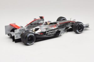 McLaren MP4/21 #3 K. Raikkonen 2006 Minichamps 1:18 530061803 Resin — photo 2 of 7