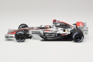 McLaren MP4/21 #3 K. Raikkonen 2006 Minichamps 1:18 530061803 Resin — photo 3 of 7