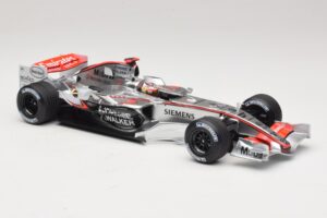 McLaren MP4/21 #3 K. Raikkonen 2006 Minichamps 1:18 530061803 Resin — photo 4 of 7