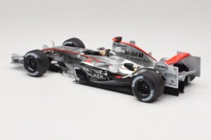 McLaren MP4/21 #3 K. Raikkonen 2006 Minichamps 1:18 530061803 Resin — photo 5 of 7