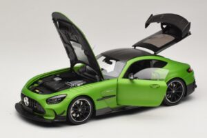Mercedes AMG GT Black Series C190 Matt Green Metallic Minichamps 1:18 110032022 Diecast — photo 2 of 8