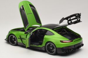 Mercedes AMG GT Black Series C190 Matt Green Metallic Minichamps 1:18 110032022 Diecast — photo 5 of 8
