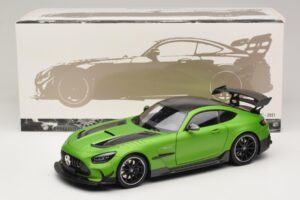 Mercedes AMG GT Black Series C190 Matt Green Metallic Minichamps 1:18 110032022 Diecast — photo 8 of 8