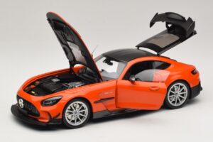 Mercedes AMG GT Black Series C190 Orange With Silver Wheels Minichamps 1:18 110032024 Diecast — photo 2 of 8