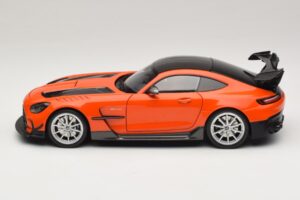 Mercedes AMG GT Black Series C190 Orange With Silver Wheels Minichamps 1:18 110032024 Diecast — photo 4 of 8
