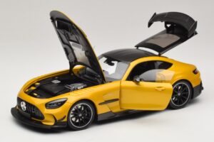 Mercedes AMG GT Black Series C190 Solarbeam Yellow Metallic Minichamps 1:18 110032021 Diecast — photo 2 of 8