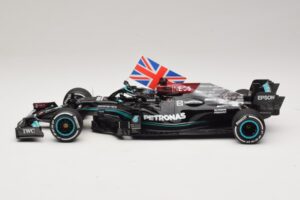 Mercedes AMG Petronas W12 E Performance L. Hamilton Winner British GP 2021 Minichamps 1:18 110211144 Resin — photo 3 of 7