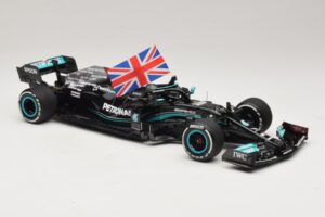 Mercedes AMG Petronas W12 E Performance L. Hamilton Winner British GP 2021 Minichamps 1:18 110211144 Resin — photo 4 of 7