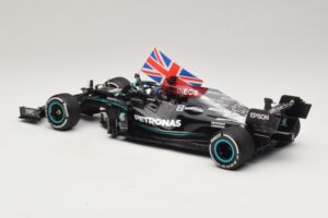 Mercedes AMG Petronas W12 E Performance L. Hamilton Winner British GP 2021 Minichamps 1:18 110211144 Resin — photo 5 of 7