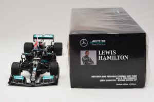 Mercedes AMG Petronas W12 E Performance L. Hamilton Winner British GP 2021 Minichamps 1:18 110211144 Resin — photo 6 of 7
