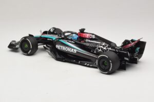 Mercedes AMG Petronas W15 E Performance G. Russell 2024 Minichamps 1:18 110240163 Resin — photo 5 of 7