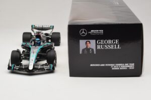 Mercedes AMG Petronas W15 E Performance G. Russell 2024 Minichamps 1:18 110240163 Resin — photo 6 of 7