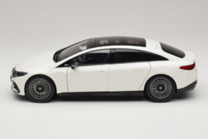 Mercedes EQS V297 Manufaktur Opalite White NZG 1:18 B66961049 Diecast — photo 4 of 8